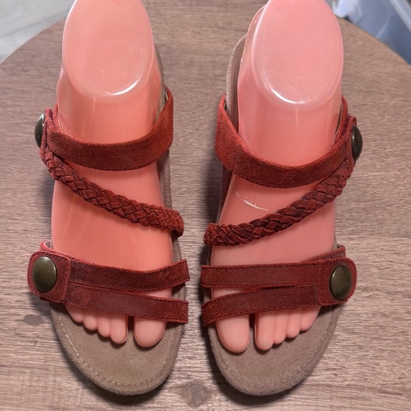 AETREX Womenβs Platform velcro Adjustable Red Suede Strappy Sandals size 7 - Picture 11 of 14